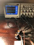amplificador encendido con 2 parlantes conectados sin reproductor conectado.jpeg