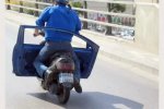 QUIEN DIJO QUE LAS MOTOS NO TIENEN PUERTAS.jpg