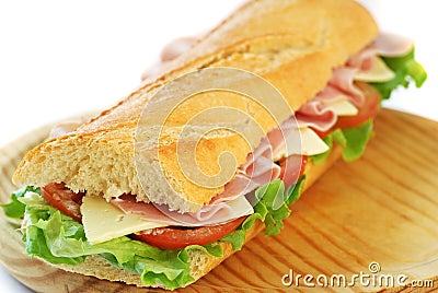 emparedado-del-baguette-con-el-jamón-y-el-queso-9248589.jpg