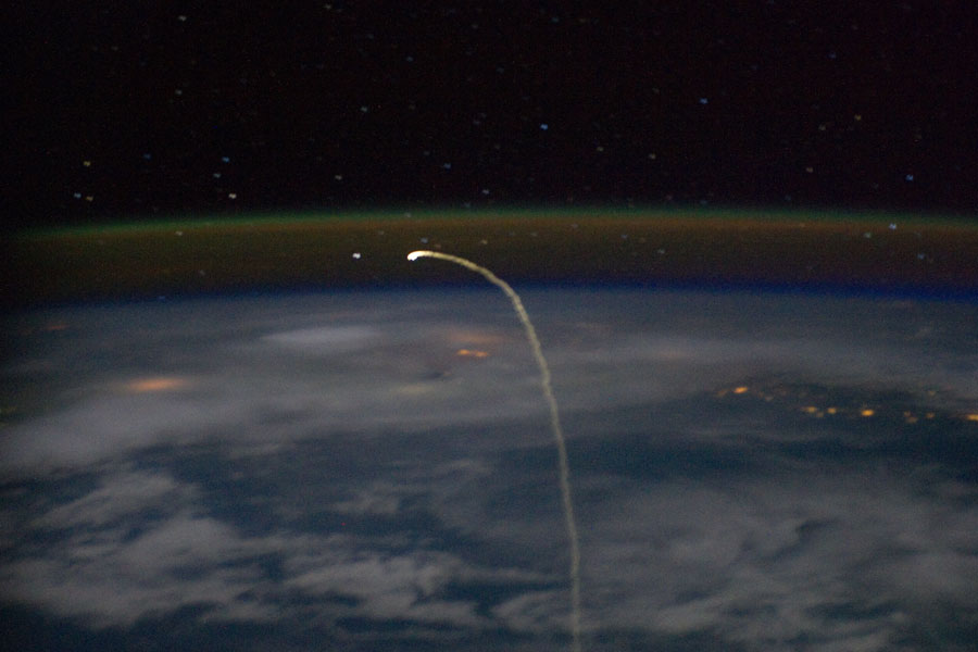 atlantisfalloff_nasa_900.jpg