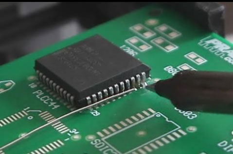 2-video-tutorial-para-soldar-componentes-miniatura-smd.jpg