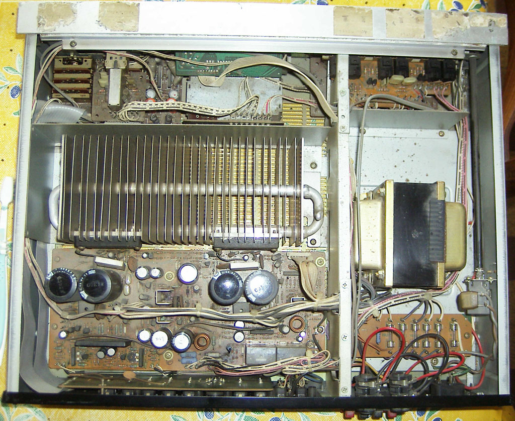 akai_am-u04dessus.jpg