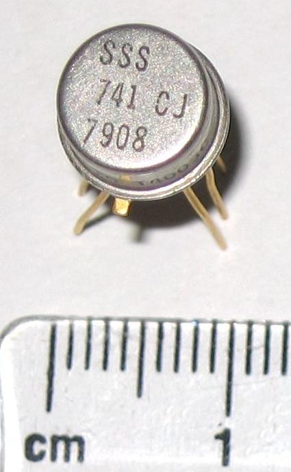 741_op-amp_in_TO-5_metal_can_package_close-up.jpg