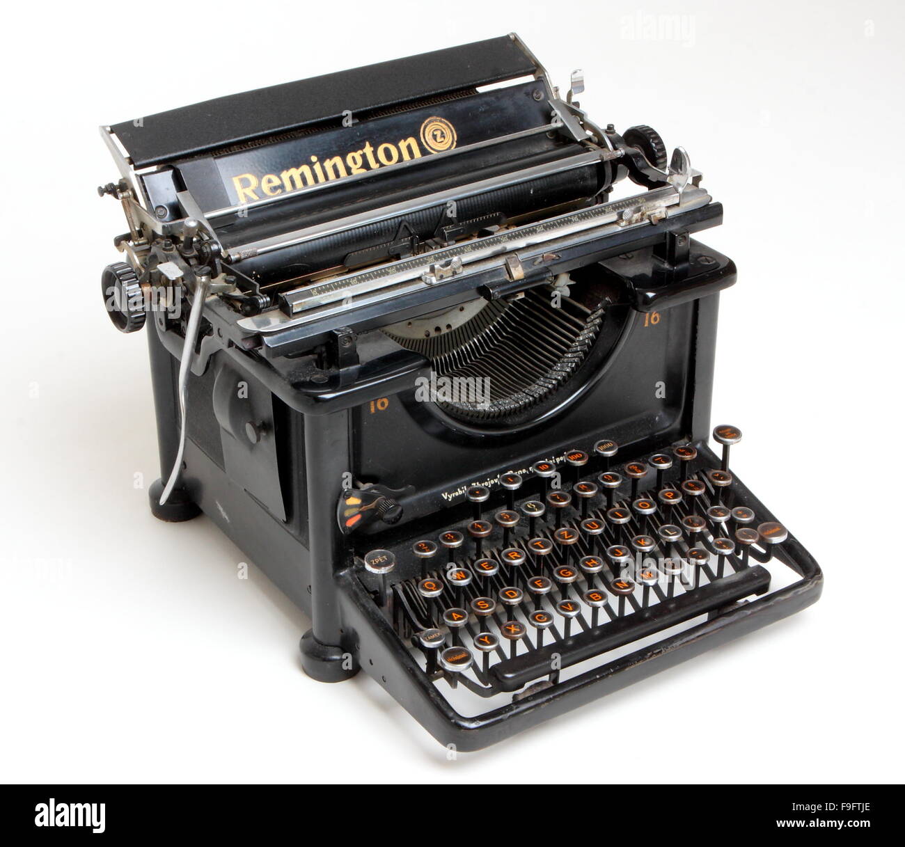antigua-maquina-de-escribir-remington-f9ftje.jpg