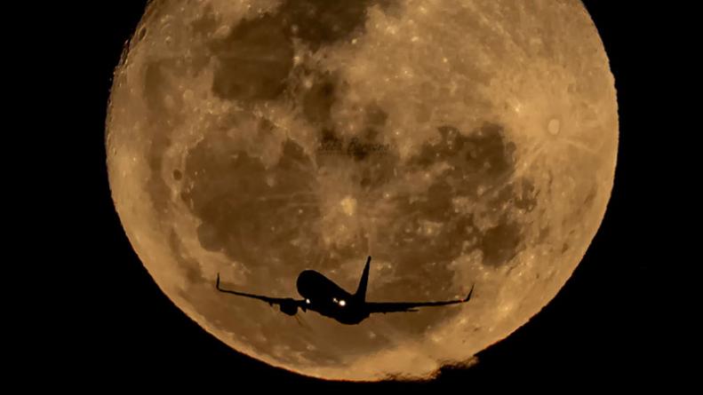 avion-luna-llena-cordoba.jpg