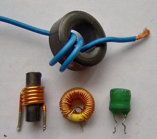 640px-Electronic_component_inductors.jpg